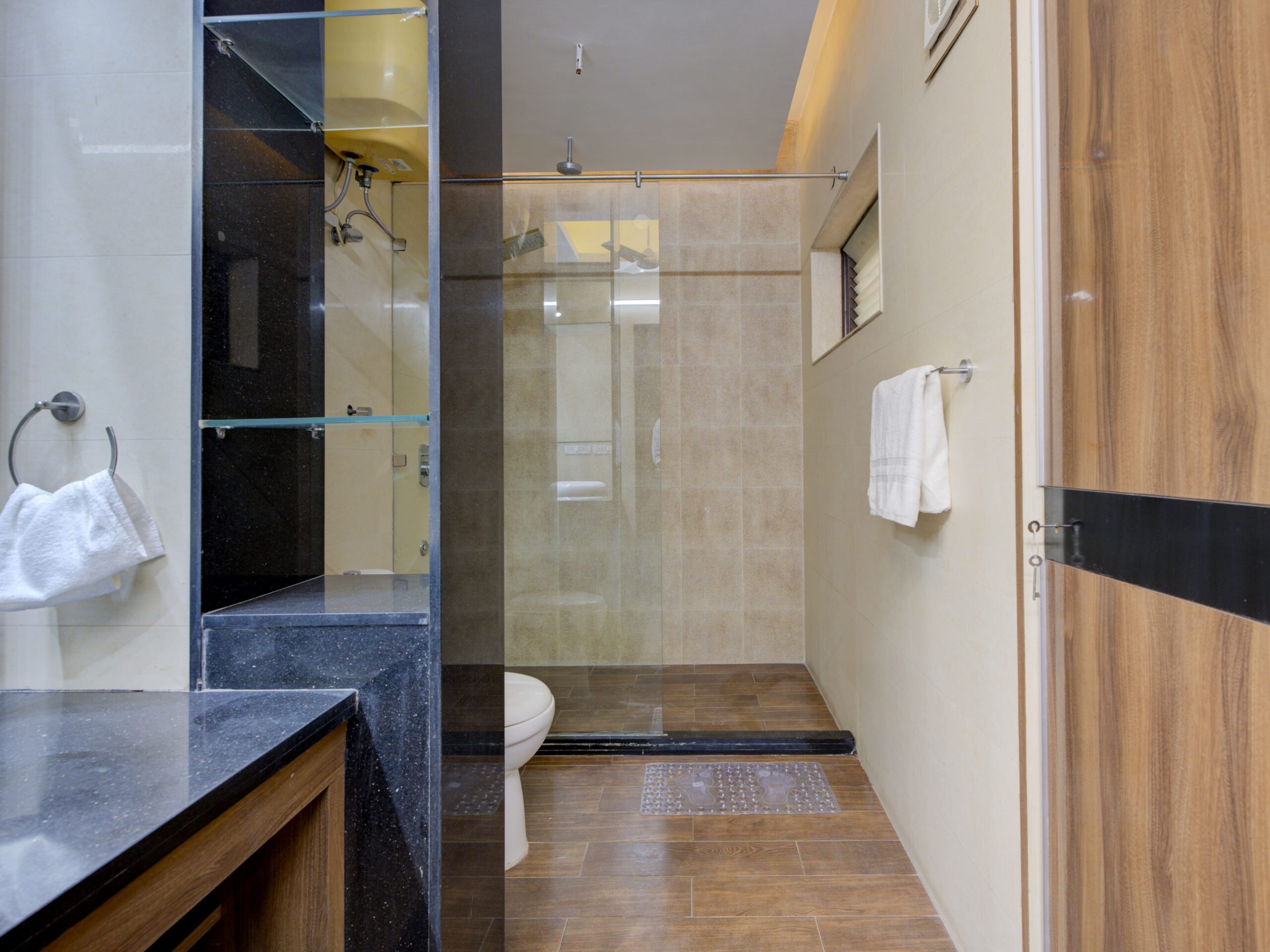 DSC04208_09_10Interior 2 copy