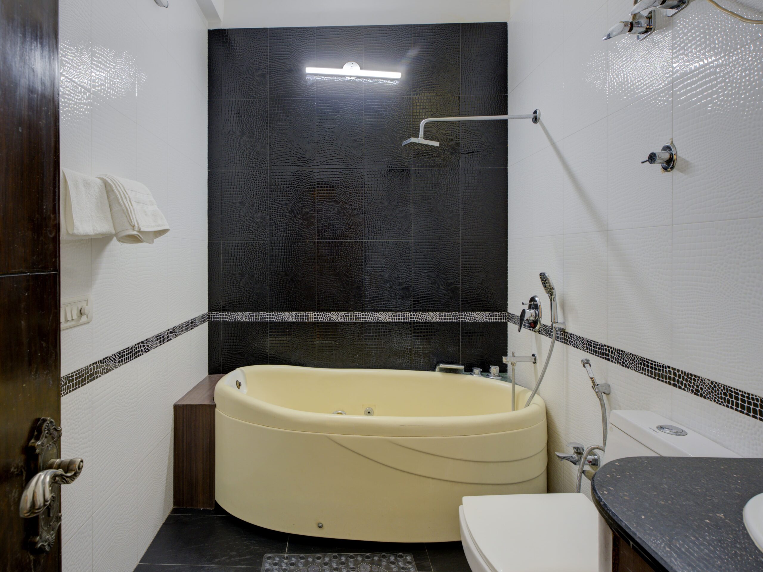 DSC04244_5_6Interior 2 copy