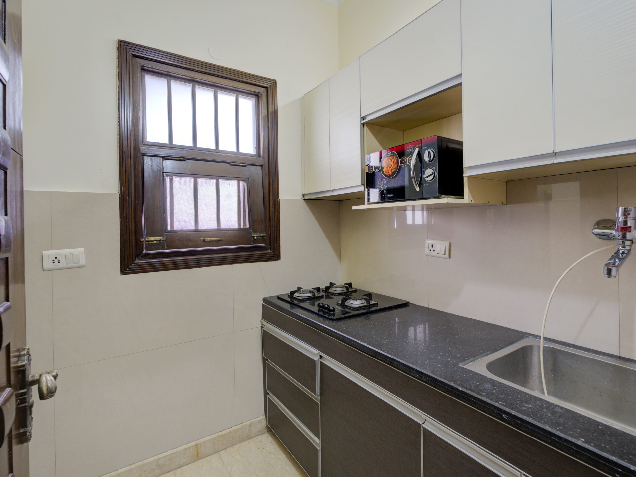 DSC04256_7_8Interior 2 copy